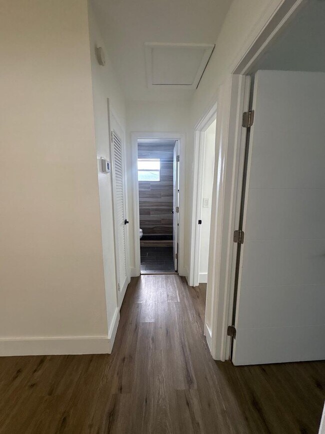 Building Photo - Special Pricing! Beautifully Updated 2-Bedroom Home in Prime Location!