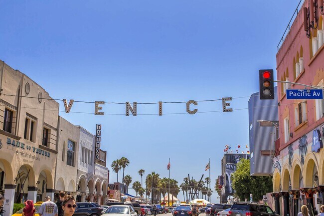 Building Photo - 1212 Abbot Kinney Blvd