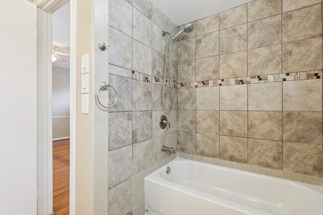 Building Photo - 10015 Warwana Rd