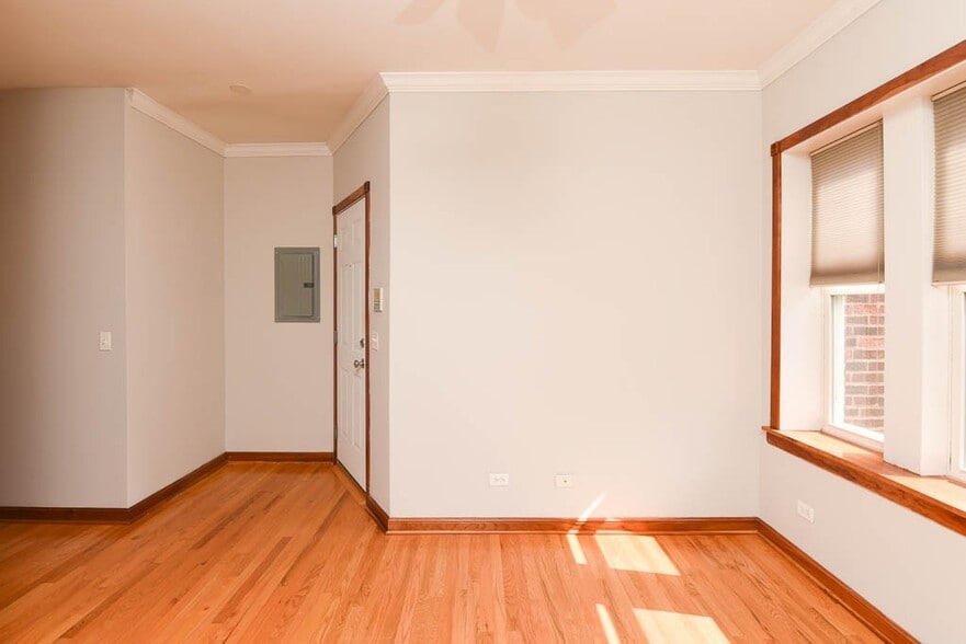 Building Photo - 3253 N Clifton Ave