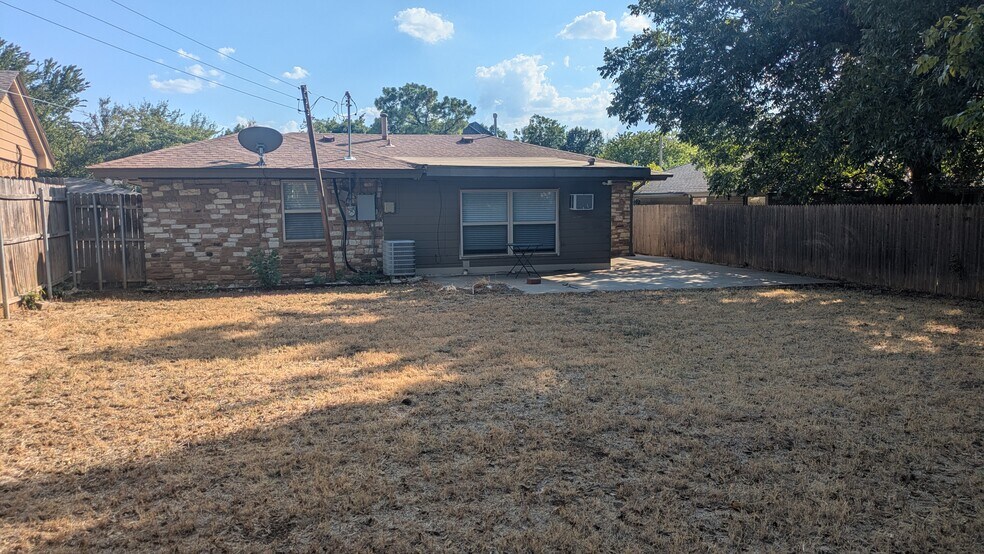 Building Photo - 1737 Westchester Drive