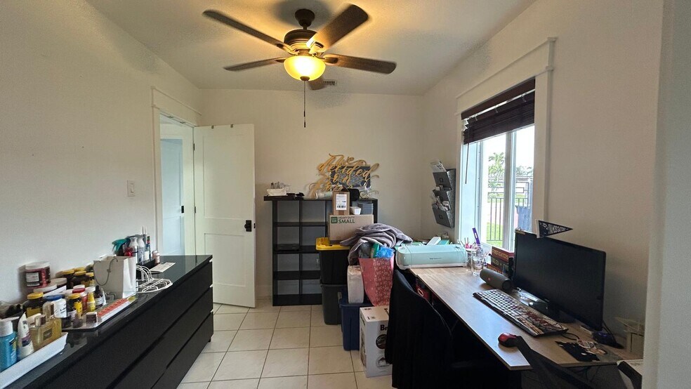 Building Photo - 6790 SW 18th St