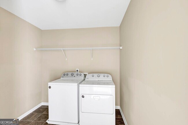 Building Photo - 5957 Stow Dr