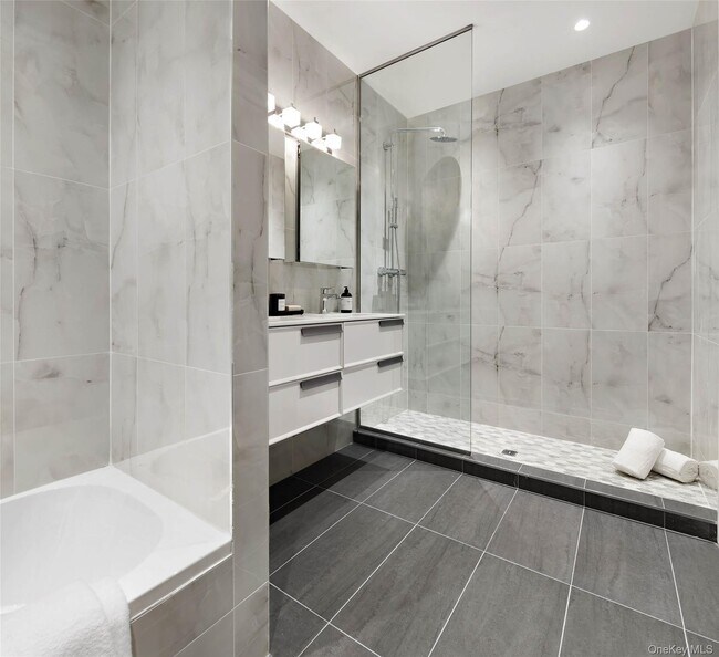 Building Photo - 128 W 26th St