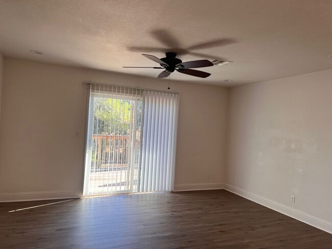 Building Photo - 3 Bedroom Home With Large Backyard on West Side