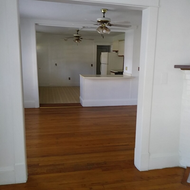 Building Photo - 197 Acorn St