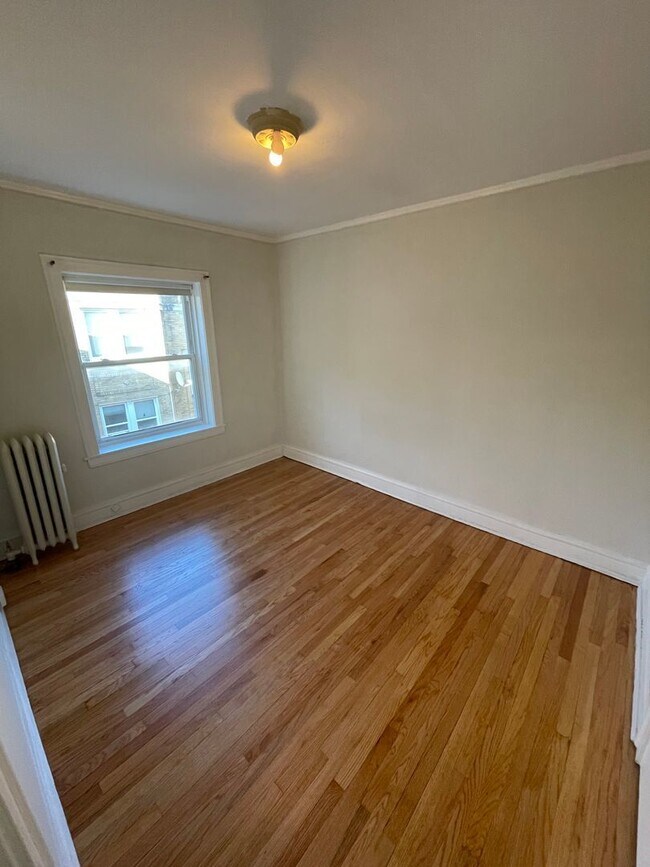 Building Photo - 6424 N Richmond St