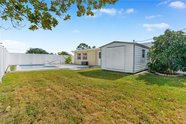 Building Photo - 6004 Deming Ave