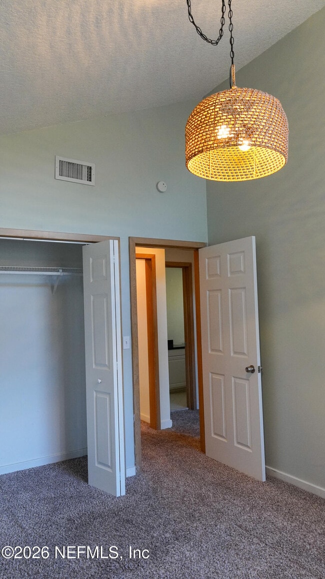 Building Photo - 12238 Spiney Ridge Dr S