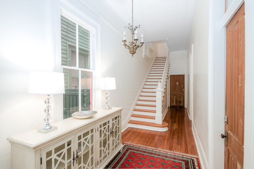 Staircase - 4221 Prytania St