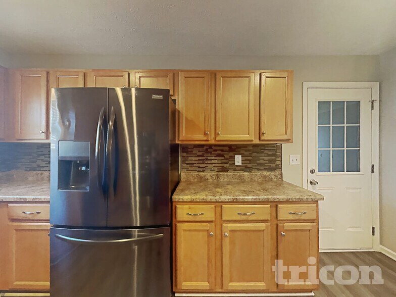 Building Photo - 901 Laramie Ct