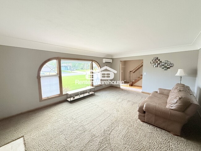 Building Photo - 840 Park Ave