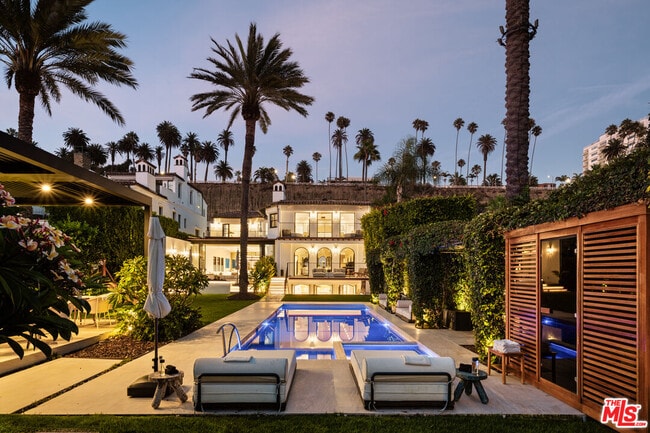 Building Photo - 972 Palisades Beach Rd