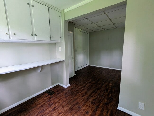 Building Photo - 818 Woodbine Ave