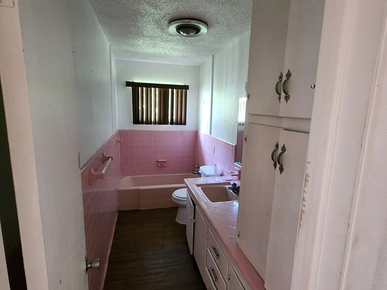 Building Photo - 208 Southview Dr