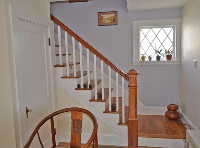 Building Photo - Winter Rental: 10A Gloucester Ave. (Utilit...