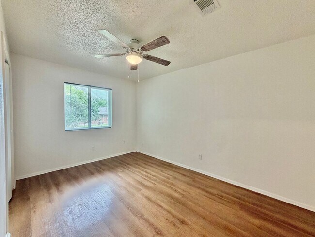Building Photo - Immaculately Improved 2 Bedroom / 1 Bathroom Duplex & Immediately Available!