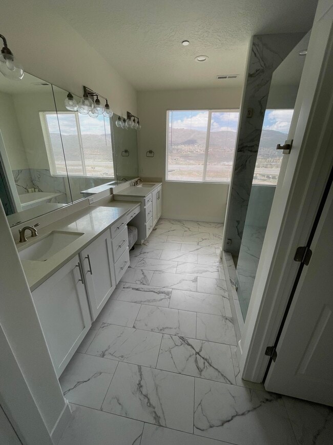 Building Photo - 3250 Quarry Springs Dr