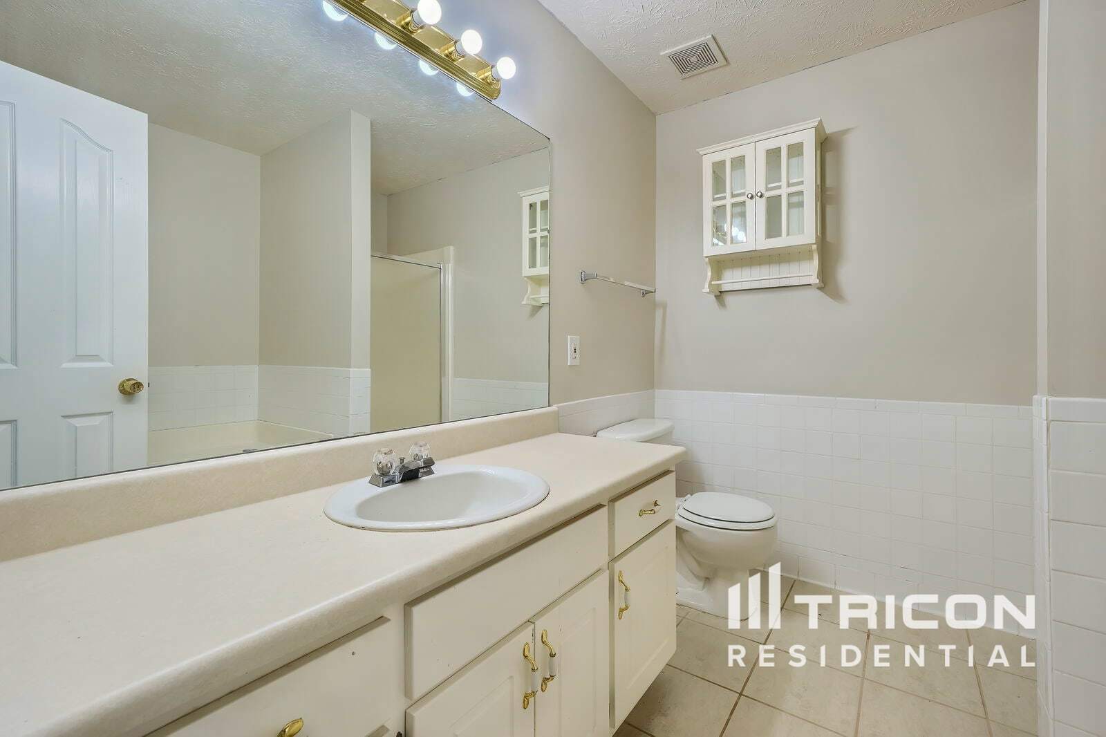 Building Photo - 1374 Lake Dow Rd