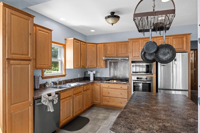 Building Photo - 15414 N River Beach Dr