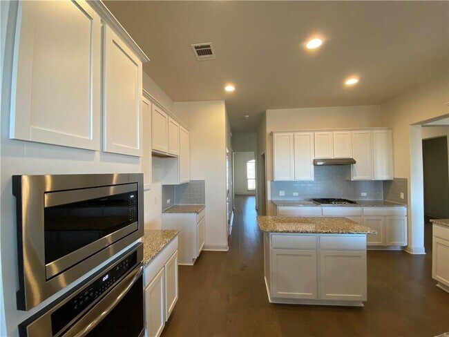 Building Photo - 16500 Aventura Ave