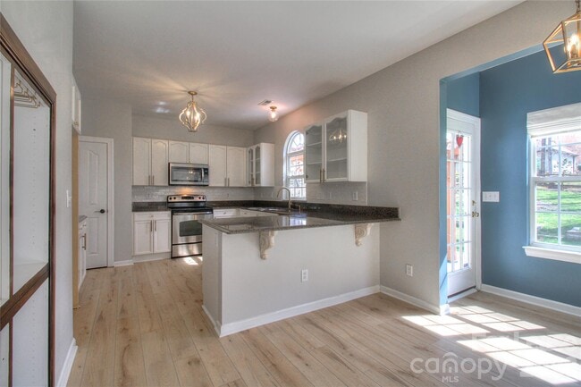 Building Photo - 8414 Bampton Dr