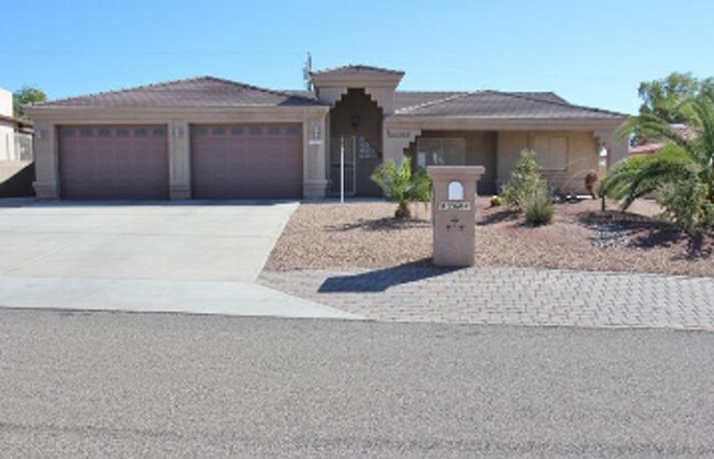Building Photo - Furnished 3 Bedroom - 2 Bath Pool Home