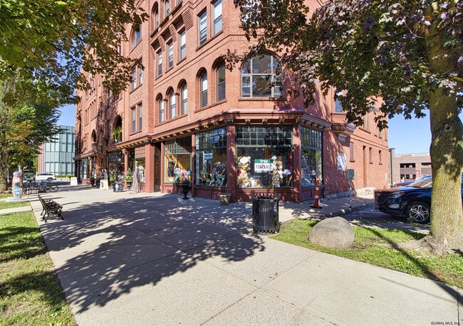 Building Photo - 510 Broadway