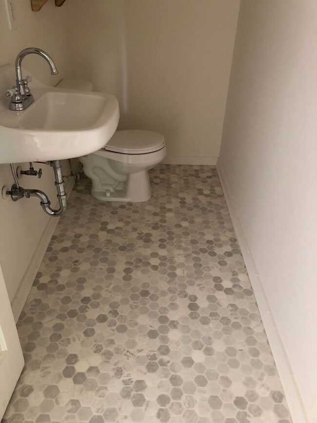 Building Photo - Charming Victorian House located in Lake Mills