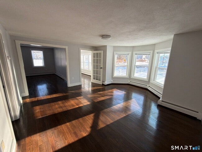 Building Photo - 610 Ives Row