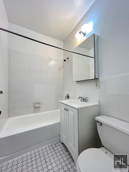 Building Photo - East 38th Street