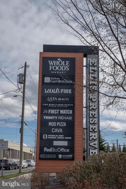 Building Photo - 220 Charles Ellis Dr