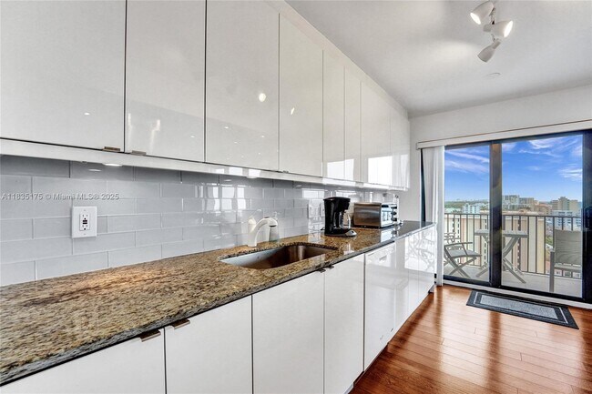 Building Photo - 1201 S Ocean Dr