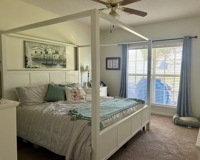 Building Photo - 105 Jamie Cove