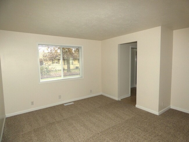 Building Photo - 3 bed 2 bath Home in North Salem