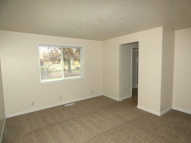 Building Photo - Rent Special: 1/2 Off April's Rent!! 3 bed 2 bath Home in North Salem