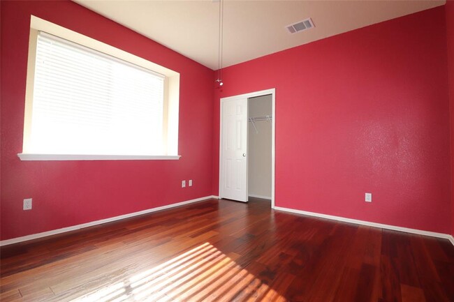 Building Photo - 1012 Gentry Dr
