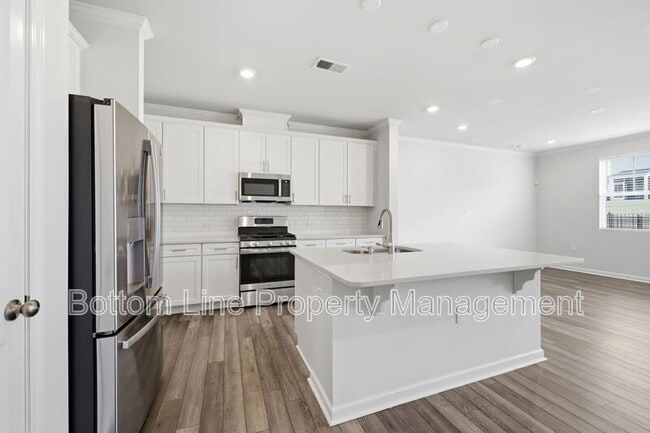 Building Photo - 5038 Kota St