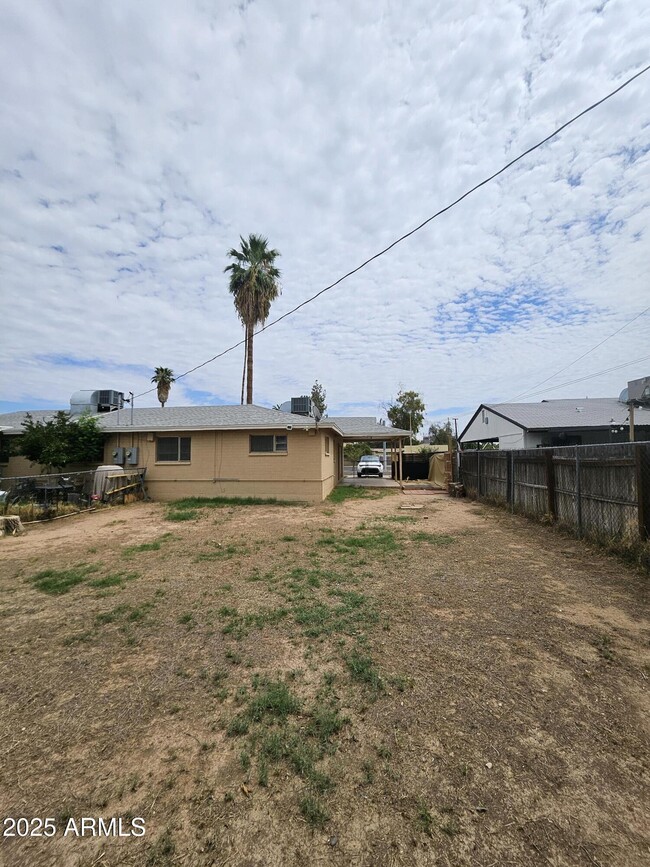 Building Photo - 5242 N 7th Ave