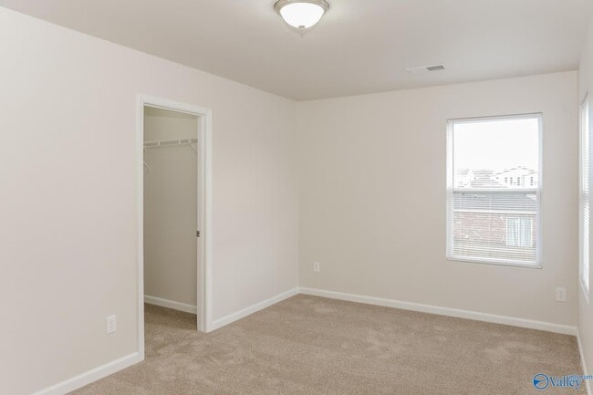 Building Photo - 215 Farmington Dr