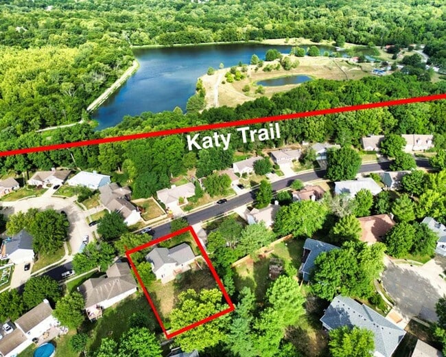 Building Photo - Fantastic Location! Close to MKT & Twin Lakes! 3BR/2.5BA/2000sqft., 2-Car Garage, Large Fenced Ya...