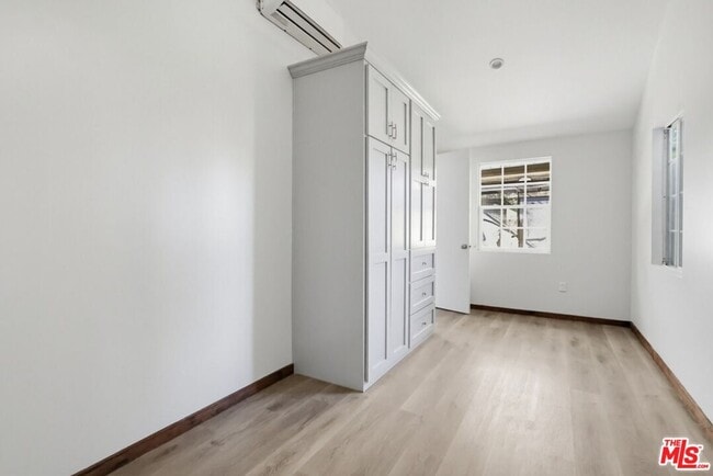 Building Photo - 2163 W 27th St