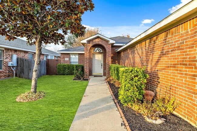 Building Photo - 1055 Port Sullivan Dr