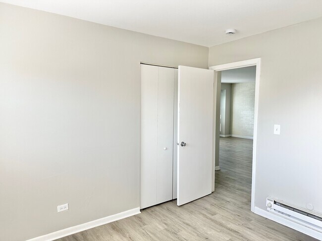 Building Photo - 9709 W Lorraine Dr