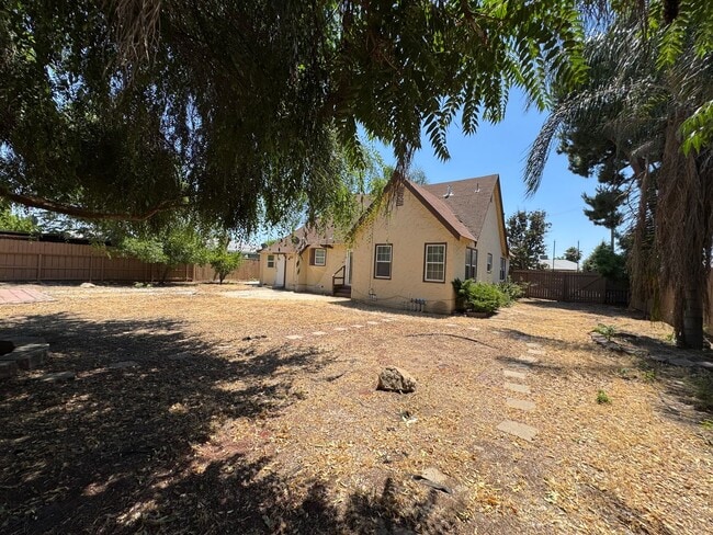 Building Photo - 4789 E Hedges Ave