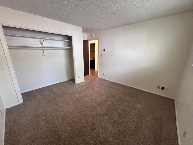 Building Photo - 1210 Avenida Del Sol