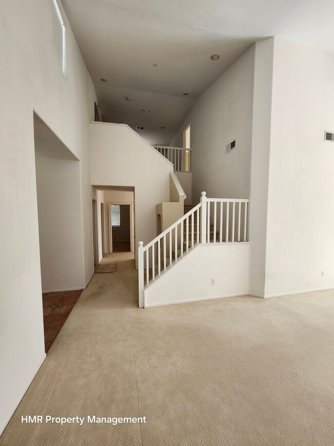 Building Photo - Beautiful two-story in Hunter's Ridge