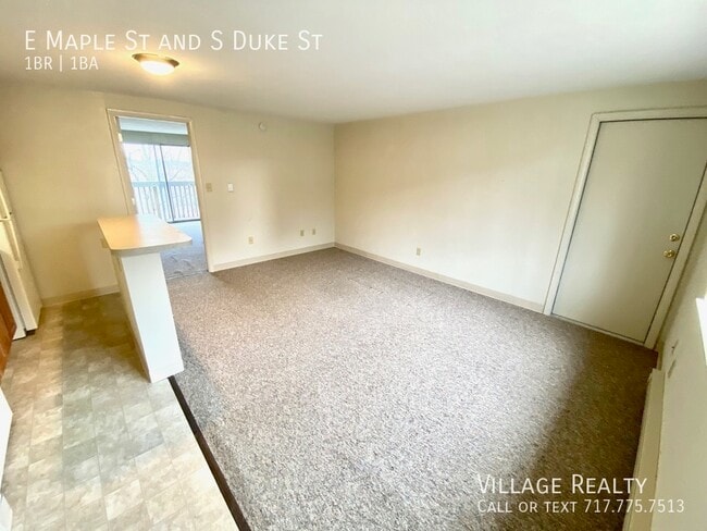 Building Photo - 461 E Maple St