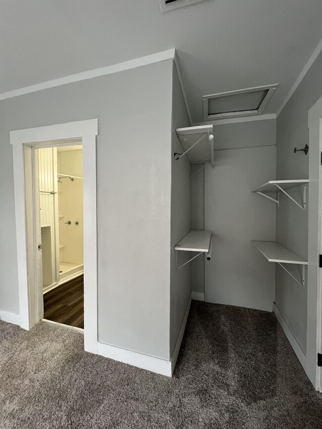 Building Photo - 124-126 Wiggins Pl