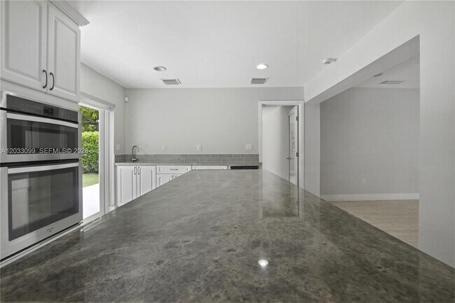 Building Photo - 6511 SW 44th St